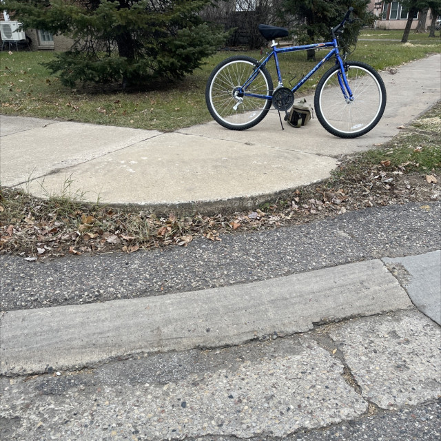 The corner curb gap 