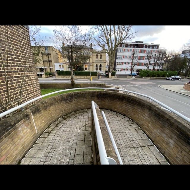 Curve wall walkway
