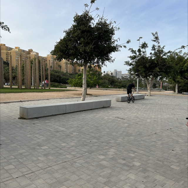 Flat ledges