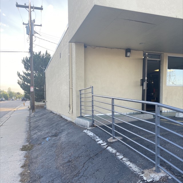 Sub rail and wall 