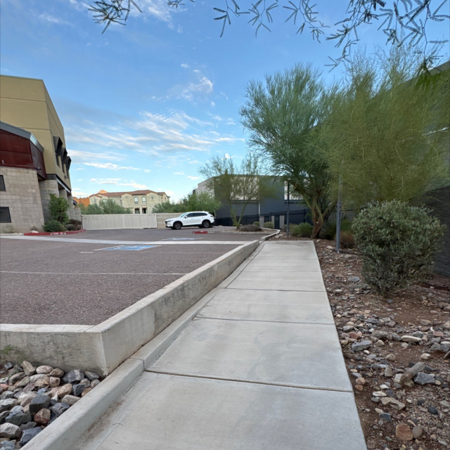 Jump curb/grind ledge
