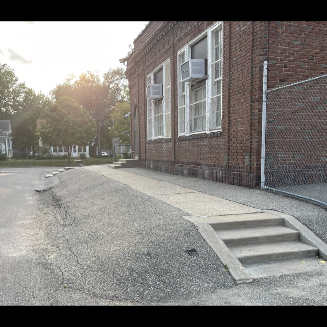 Wavy Hip Double Bank Stair 