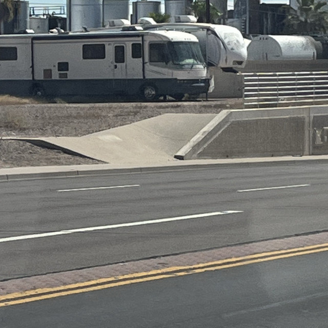 This thing to the street 
