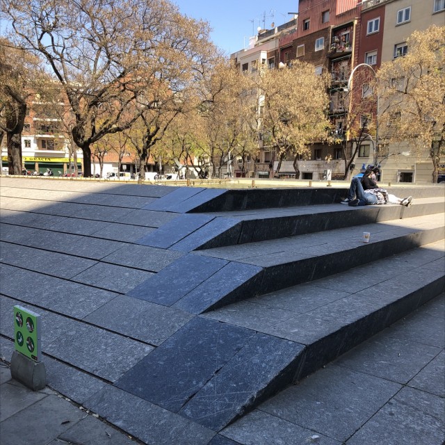 Can sitjar banks+ledges