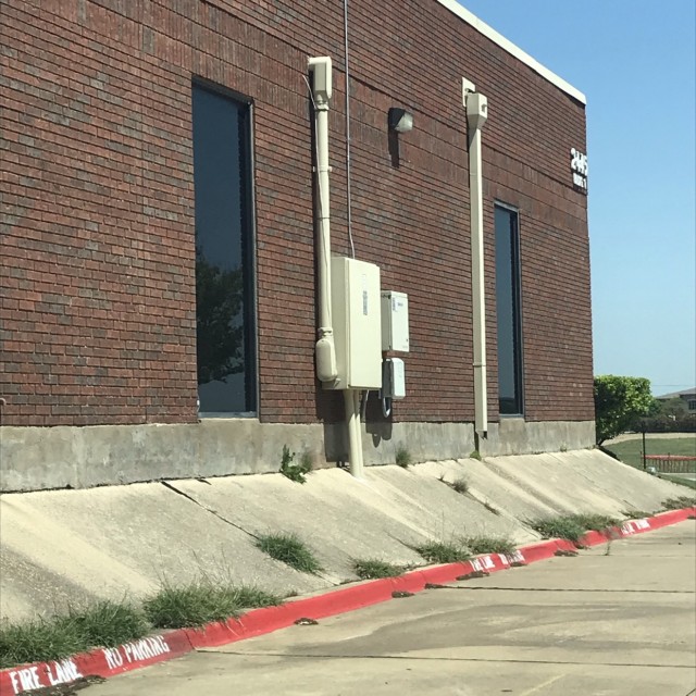 Bank/wall with curb