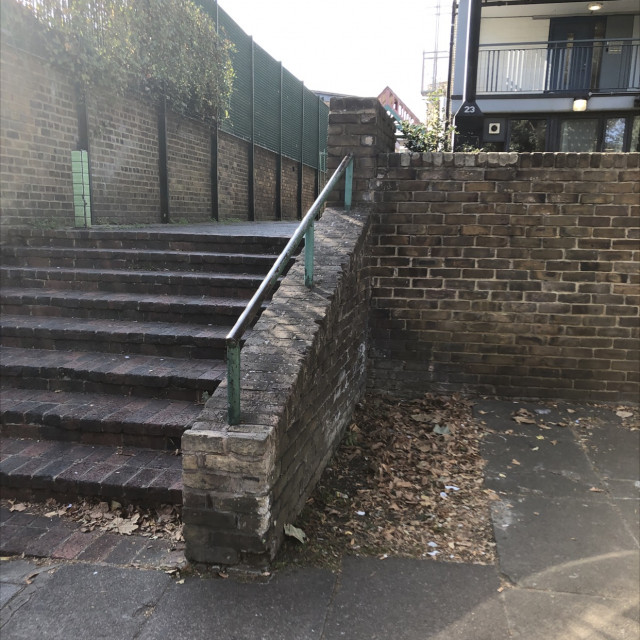 lil rail n stairset (leads into road tho)