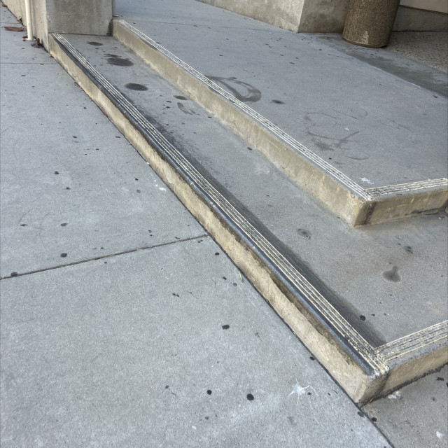 Mini ledge
