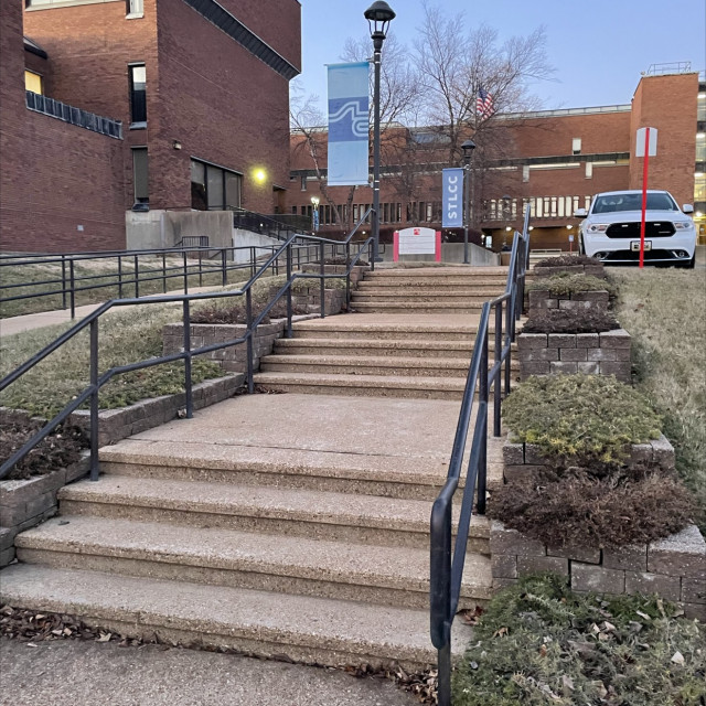 3 4 stairs and kinked rail