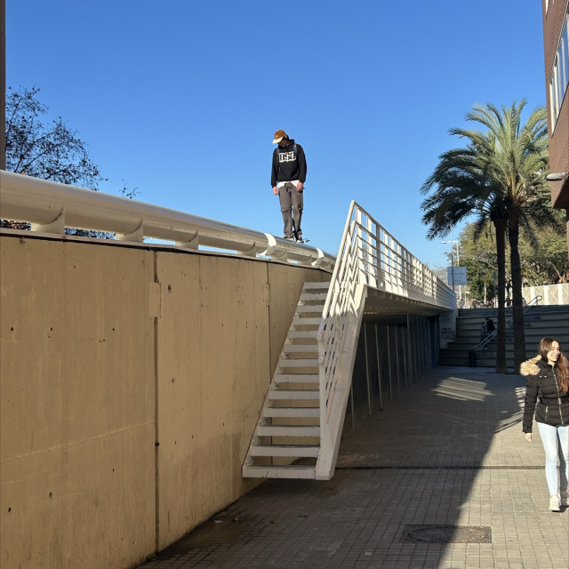 Tyres to rail