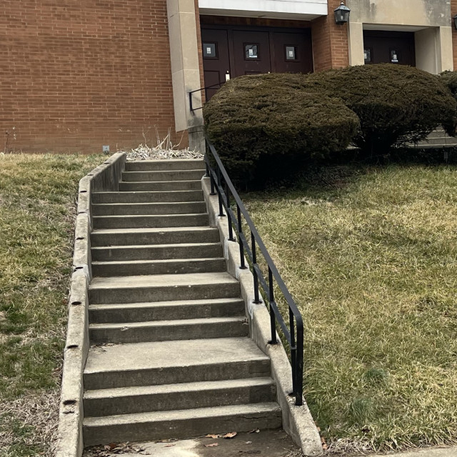 Kinked left rail