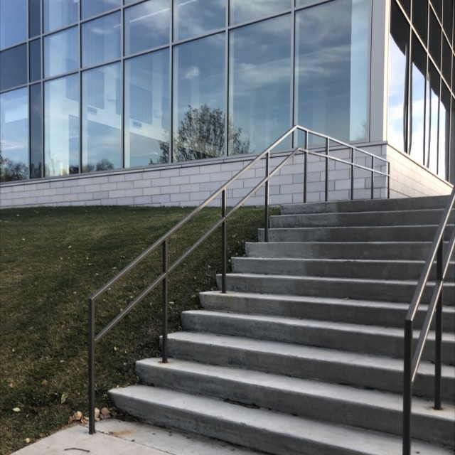Flat handrail/12 stair