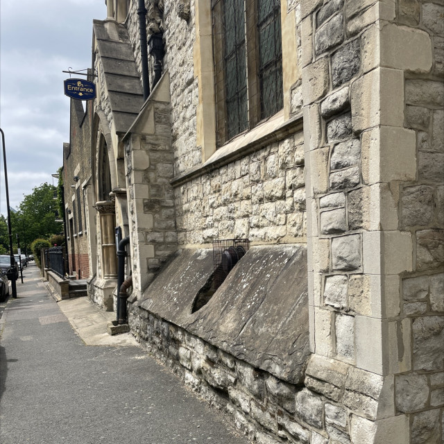 Bank/wall for brave bois