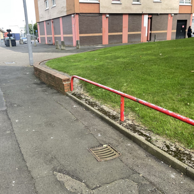 Wall to rail