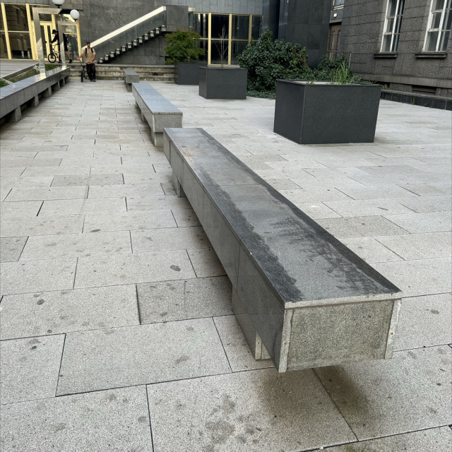 Flat ledges 