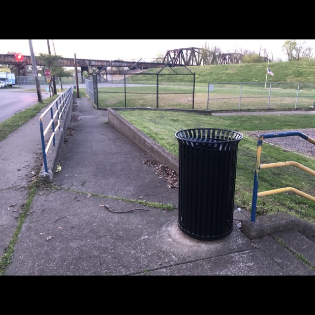 Low ledge. Short rail