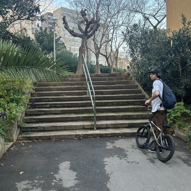 Downrail with cap