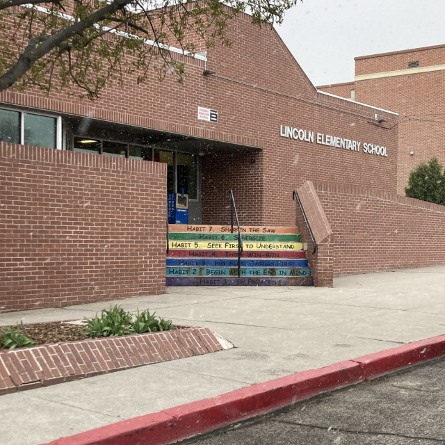 Lincoln elementary 7 set +planters