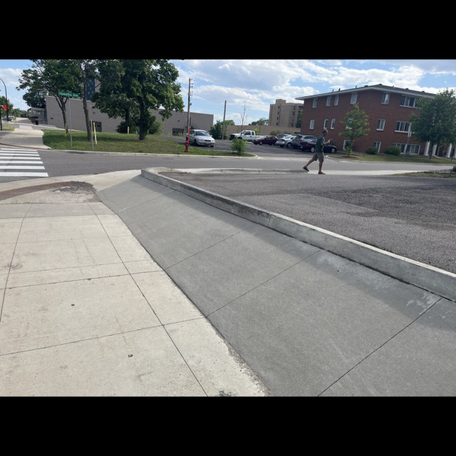 Bank to ledge with curved ledge