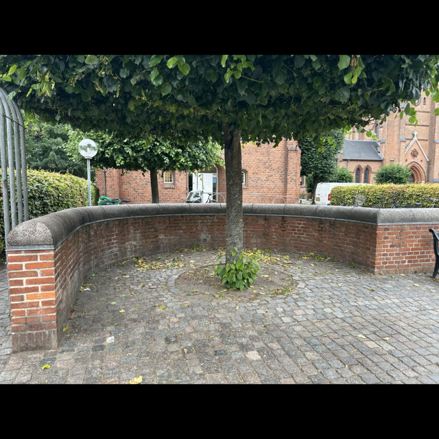 Curved wall
