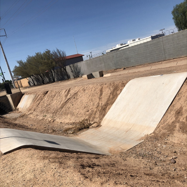 Bricomp Blvd halfpipe 