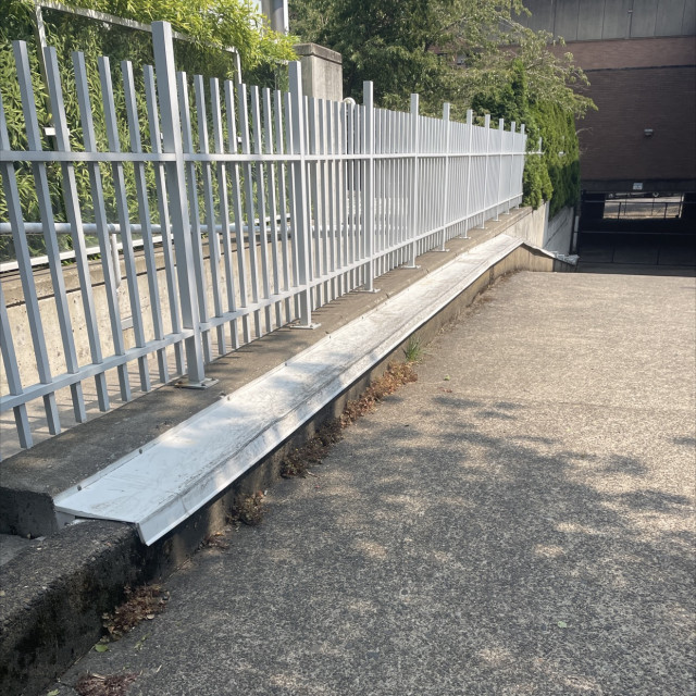 Ledge to hubba 