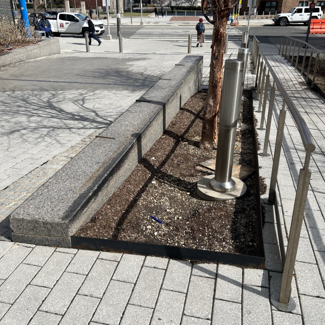 Morgan planter ledge