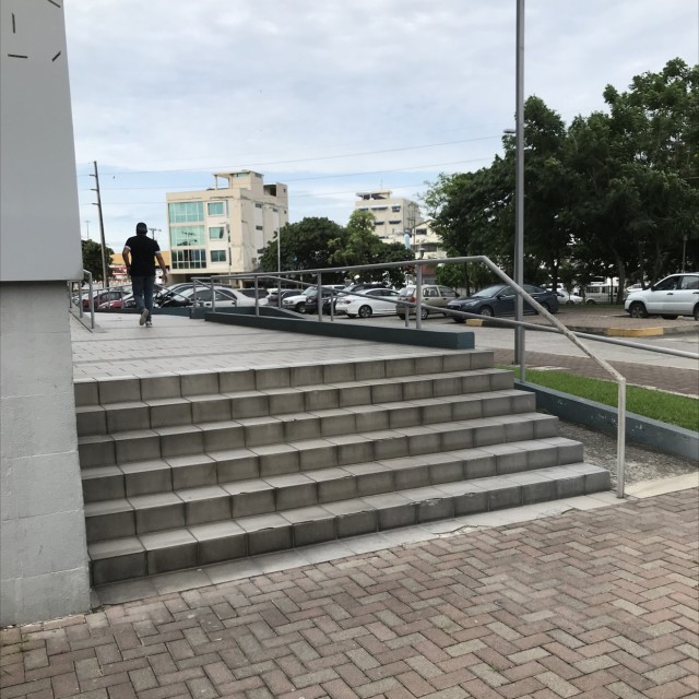 Escaleras y tubo redondo 