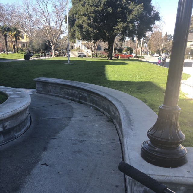 Curved ledge 