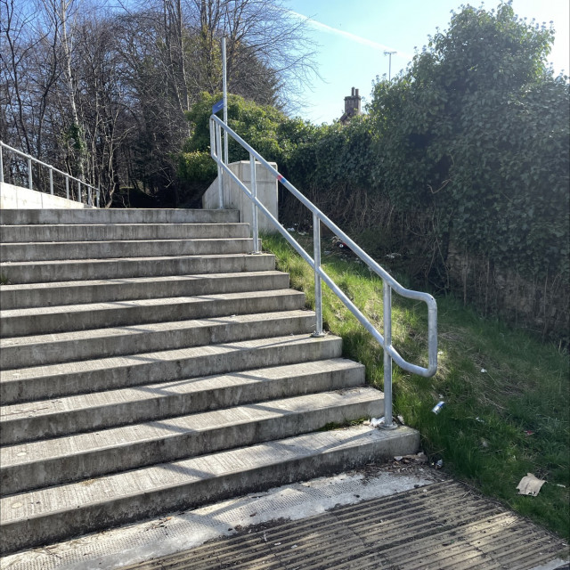 Ledge/rail