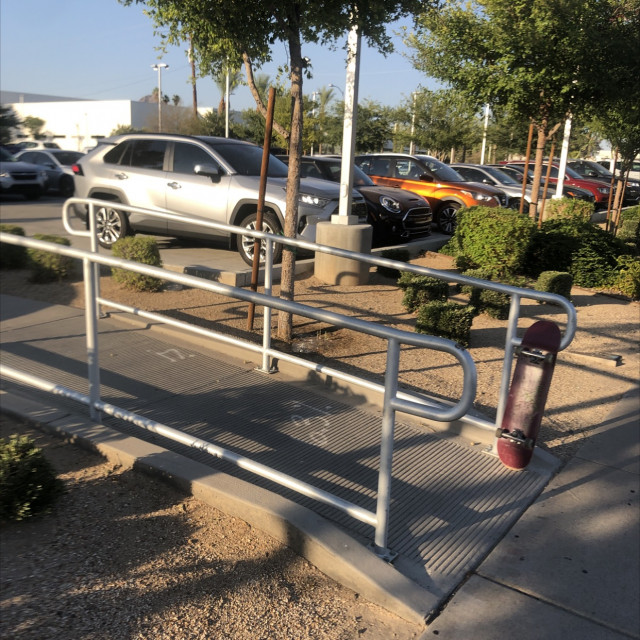 Aluminum Car Dealership Rail