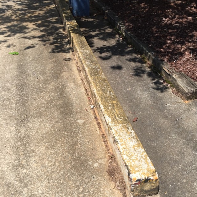Crusty tootsie roll curb