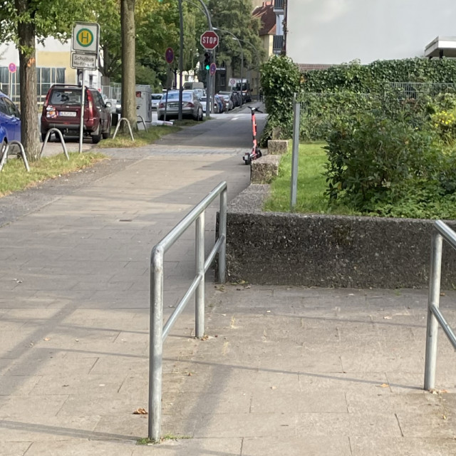 Rough ledge to Handrail 