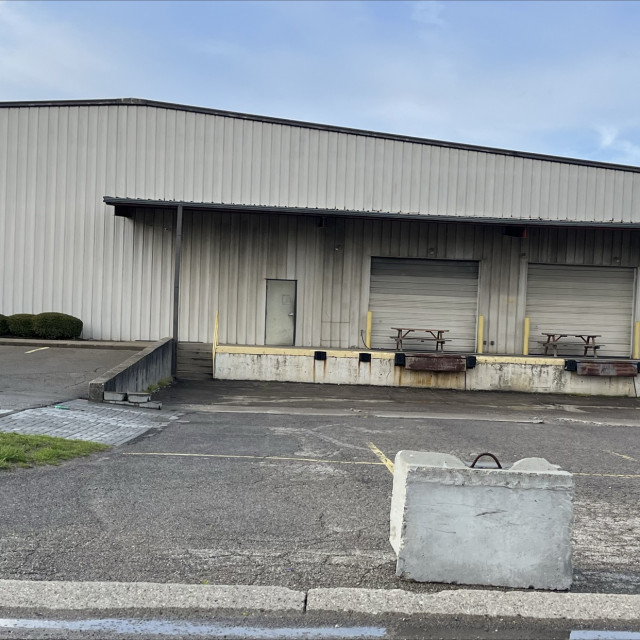 Ledge and loading dock