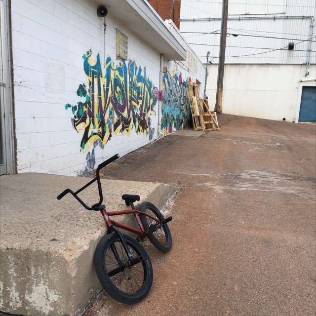 Pikeride box and bank