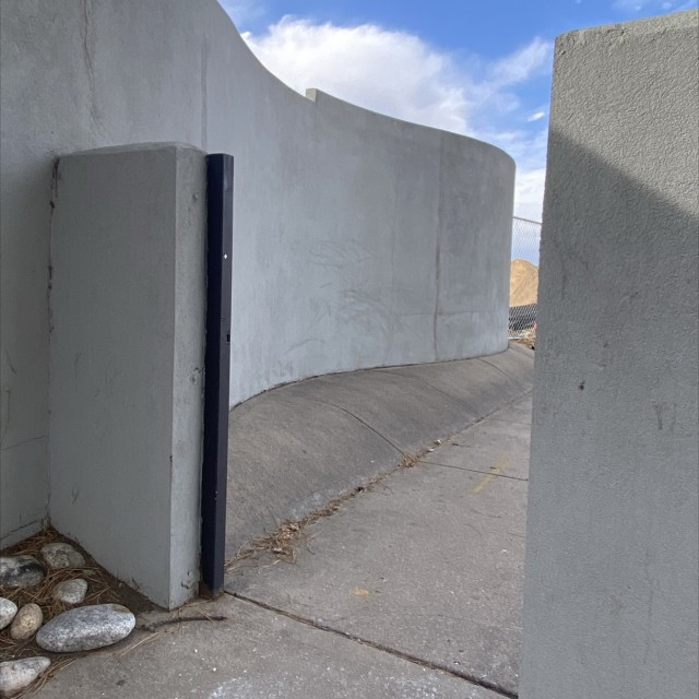 Curvy wall boi banky boi city 