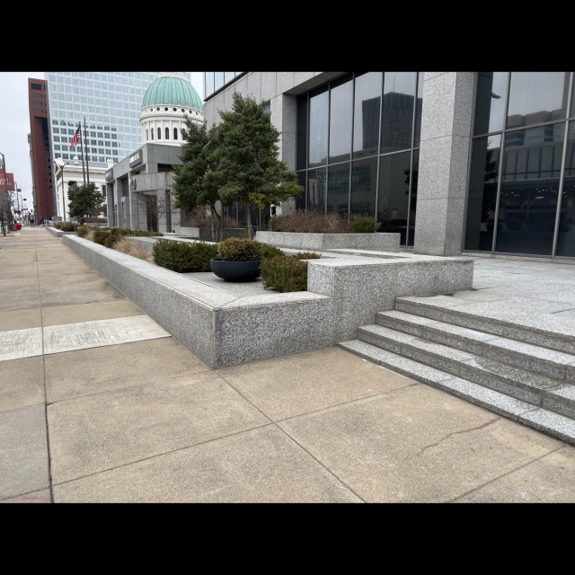UMB bank outside of the st.Louis arch