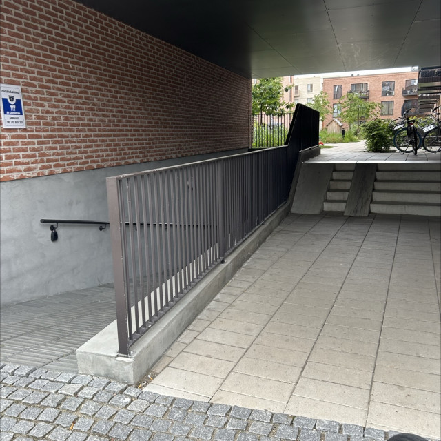 Gap to rail
