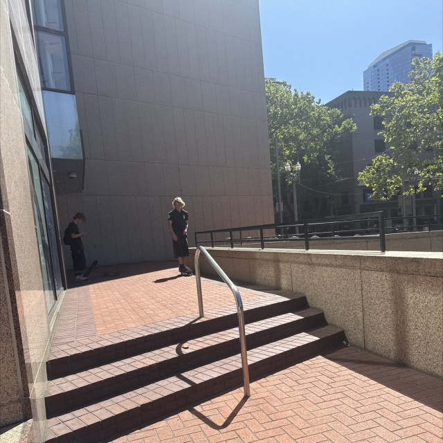 Calm 3 stair with handrail