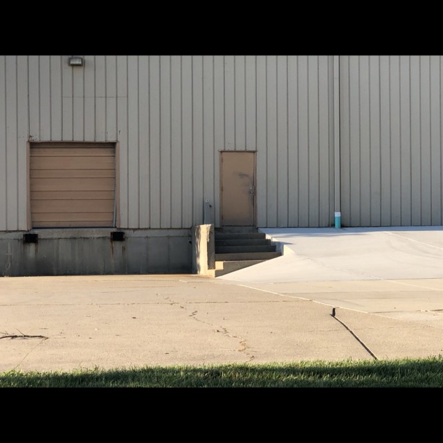 Fresh concrete with gap over ledge