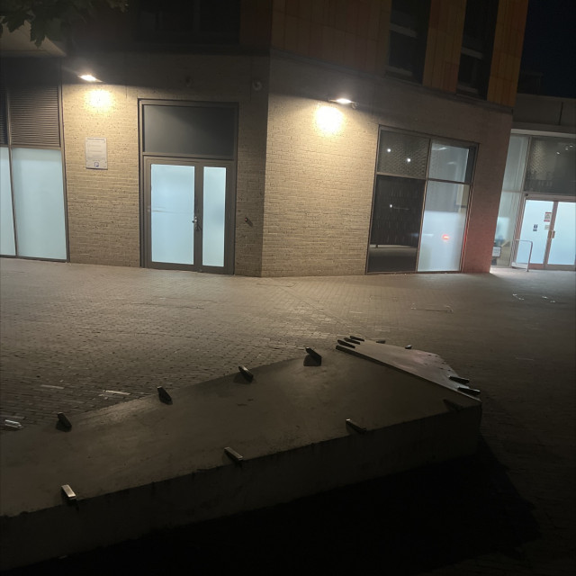 Angled ledges 