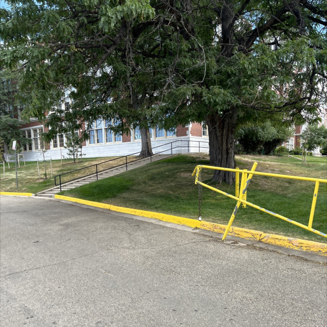 Giant handrail 