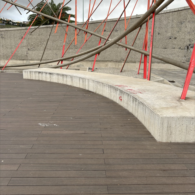 Curve flat ledge
