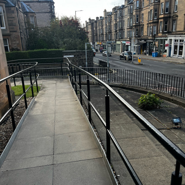 Right pegs over to road 