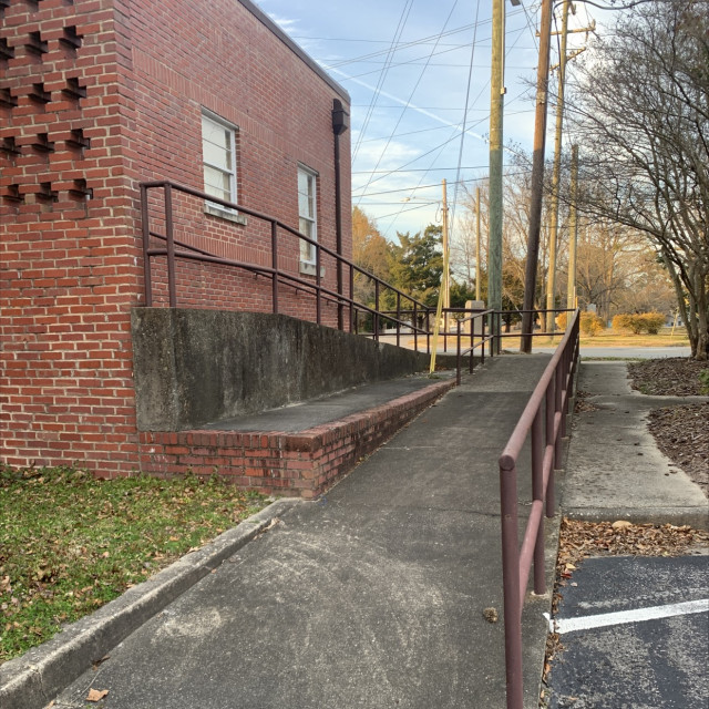 Ledge with ramp