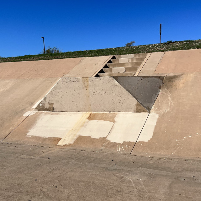 Trap ditch 