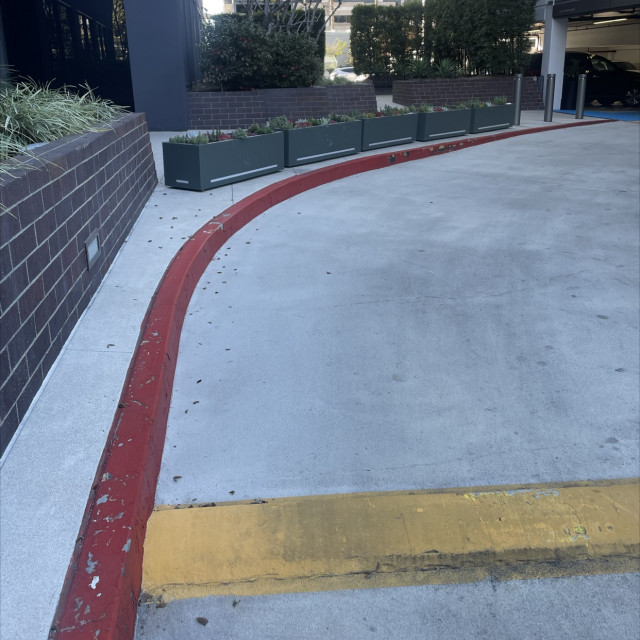 Curved ledge 
