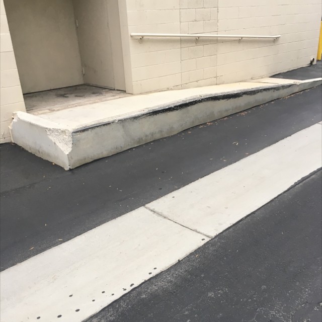 Carl's Jr.  Curb