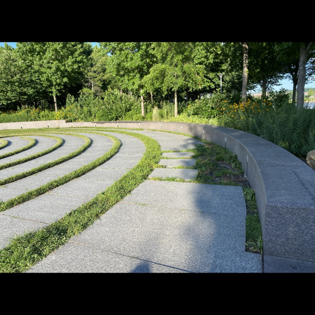 Super long curved flat ledge 