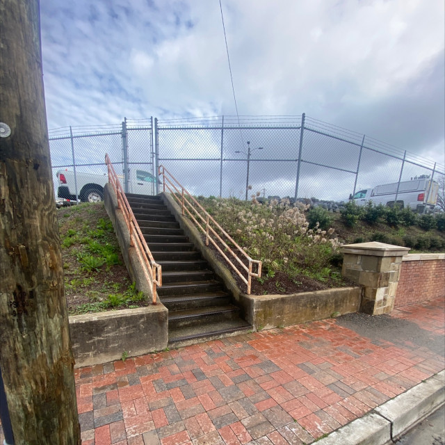 Marietta 16 stair white rail
