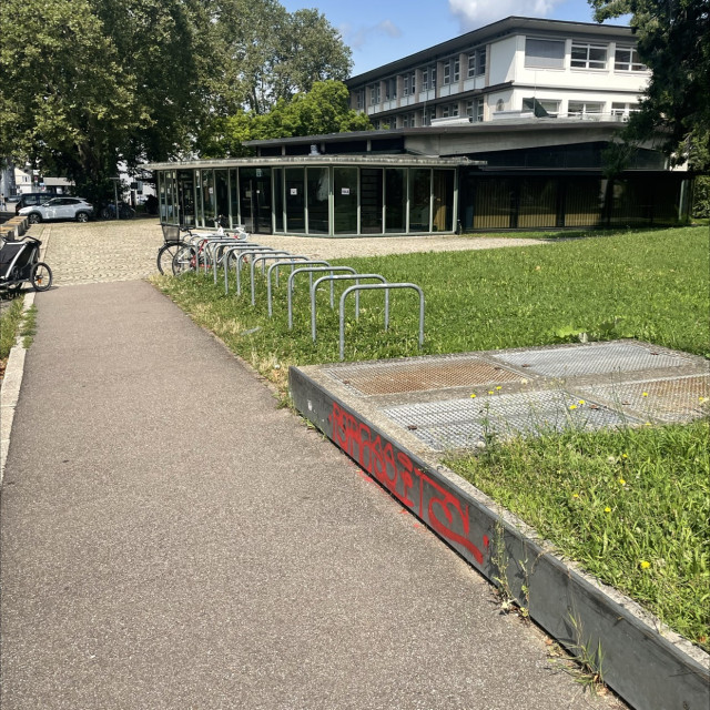 Kleine curb 